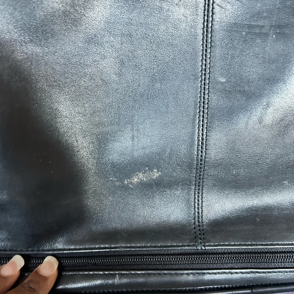 TUMI Classic Black Leather Business Briefcase Organizer.